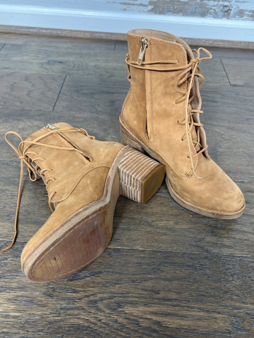 UGG Suede Heeled Boots Lace Up Inside Zip Desert Tan 1018646 Sz 7 EUC